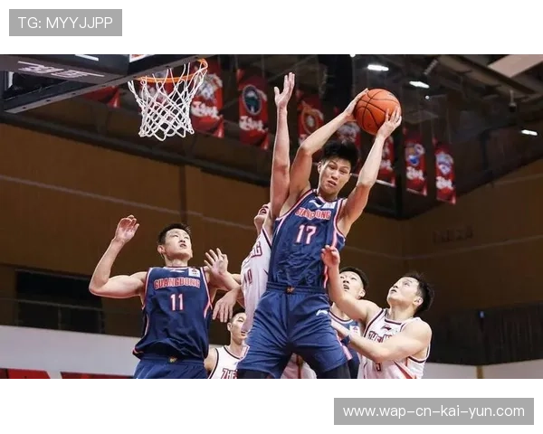 山东内线组合防守沟通失误 多次漏掉广州空切球员 山东内线组合防守沟通失误 多次漏掉广州空切球员